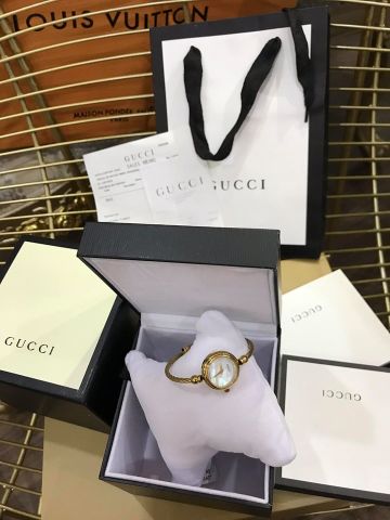 Đồng hồ nữ GUCCI dạng lắc tay