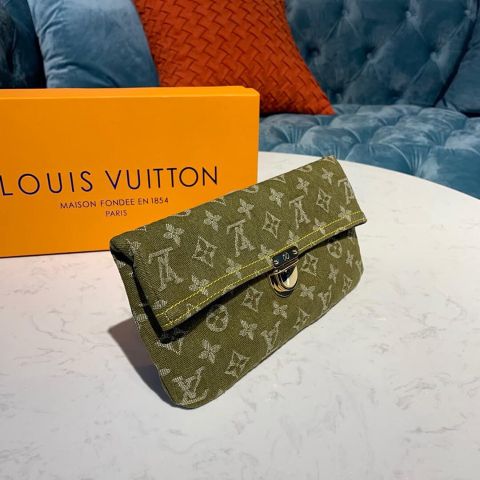 Clutch LV nữ chất jeans hoạ tiết Monogram màu rêu sáng