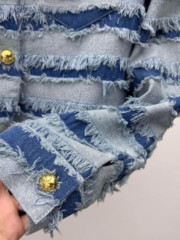 Áo khoác jeans nữ vân ngang khuy vàng kiểu độc đang đc sale