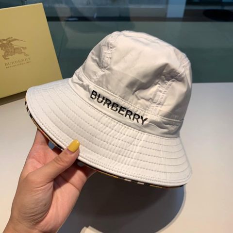 Mũ BURBERRY lót kẻ đẹp