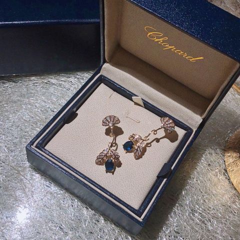 Khuyên chopard hoa dài nạm đá đẹp sang