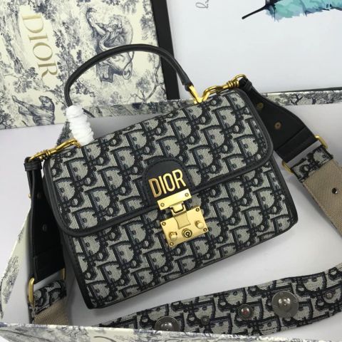 Túi Dior hoạ tiết