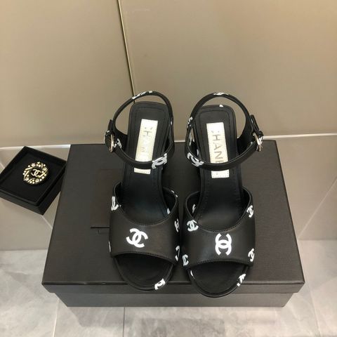 Sandal cao gót chanel* cao 8,5cm da  bò in hoạ tiết logo đẹp sang SIÊU CẤP