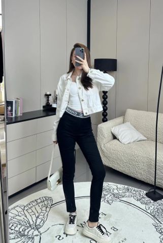 Áo khoác jeans nữ chanel* màu trắng lưng thêu logo đẹp cao cấp