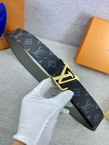 Belt nam LV* dây hoạ tiết Monogram Dây da sử dụng được cả hai mặt đẹp và tiện lợi SIÊU CẤP