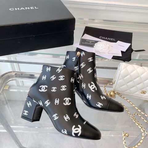 Boot chanel* cổ thấp da bò in hoạ tiết logo gót vuông cao 7cm đẹp sang VIP 1:1