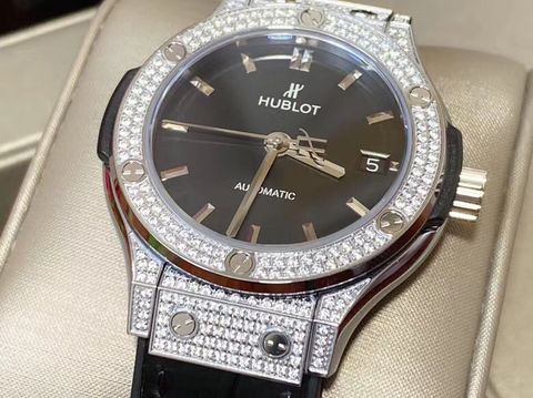 Đồng hồ nữ HUBLOT Case 38mm dây cá sấu mặt nạm kim cương