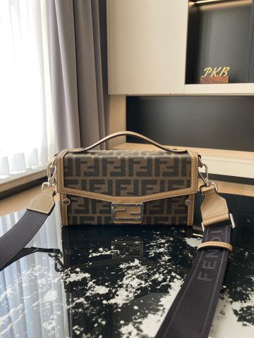 Túi hộp FENDI* hoạ tiết logo kèm quai bản to đẹp sang SIÊU CẤP