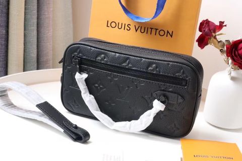 Clutch LV* nam nữ da bò dập Monogram xích đen đẹp SIÊU CẤP