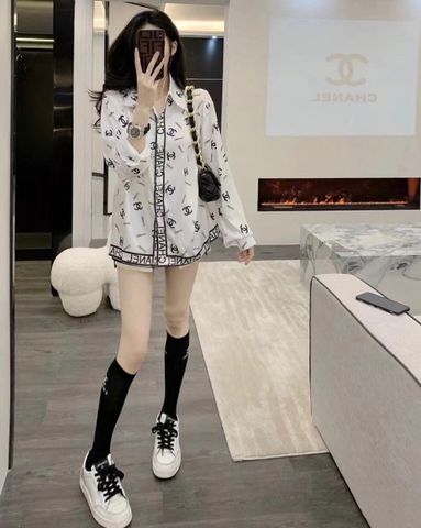 Sơ mi nữ chanel* lụa hoạ tiết chữ đen trắng đẹp sang SIÊU CẤP