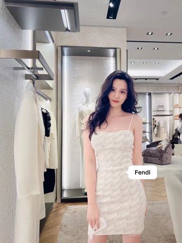 Đầm len FENDI* hoạ tiết logo màu trắng lưng khoá kim loại kiểu đẹp sang