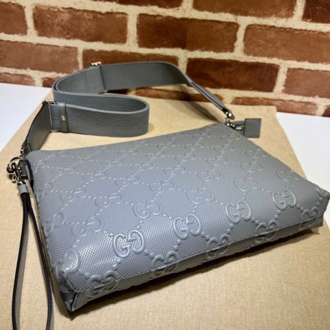 Clutch / túi nam GUCCI* có thể dùng hai kiểu clutch hoặc lắp quai đeo chéo đều đẹp da bò cao cấp in nổi hoạ tiết Logo