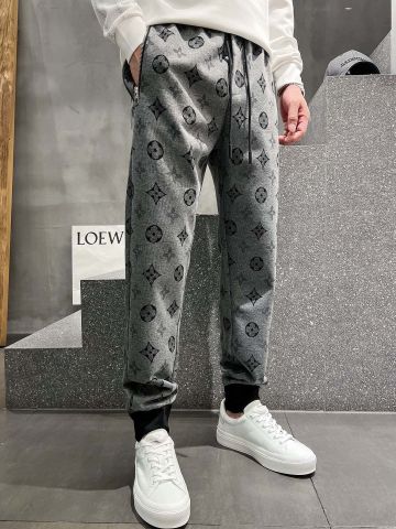 Quần jogger nam LV* hoạ tiết Monogram xám đẹp VIP 1:1