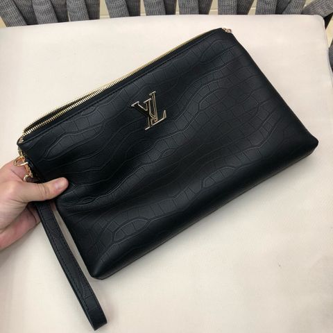 Clutch Louis* LV* vân cá sấu da mềm