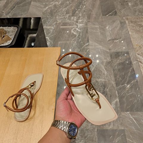 Sandal nữ FENDI* đế bệt quai da bê mềm VIP 1:1