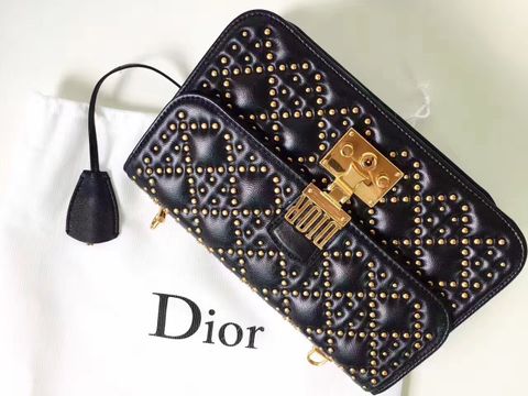 Túi dior tán đinh đẹp