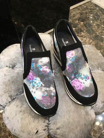 slip on độn đế hoạ tiết đẹp