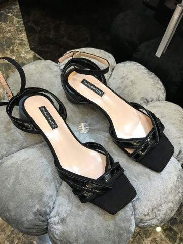 Sandal gót thấp lên chân xinh quá sale