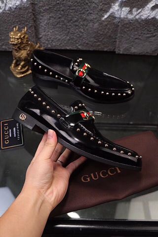 Giày âu gucci da bóng tán đinh kiểu độc lạ