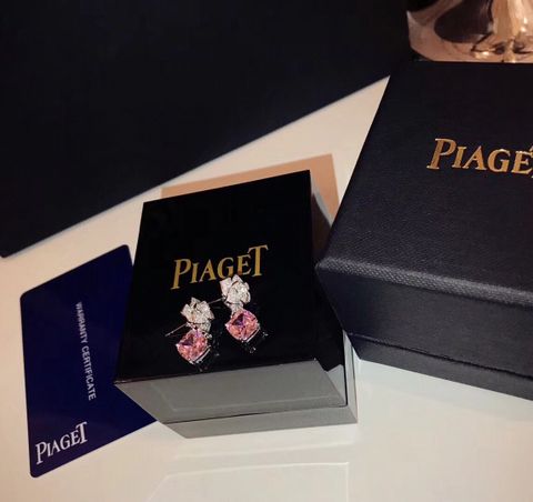 Nhẫn và khuyên tai PIAGET* đá Hồng đẹp