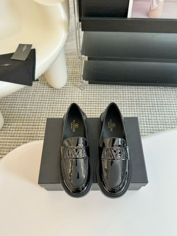 Nhân bản từ Giày nữ Loafer VALENTINO* da bò lỳ khoá đá bạc đẹp VIP 1:1