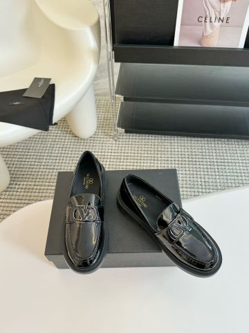 Nhân bản từ Giày nữ Loafer VALENTINO* da bò lỳ khoá đá bạc đẹp VIP 1:1