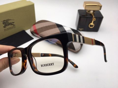 Kính trắng burberry có thể lắp đc mắt cận form đẹp nam nữ đeo