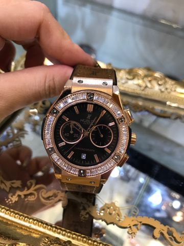 đồng hồ Hublot viền đá đẹp dây da lộn hàng đẹp độc