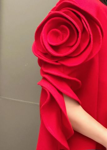 Áo choàng VALENTINO* hoa hồng nổi màu đỏ cực đẹp sang độc đáo VIP 1:1