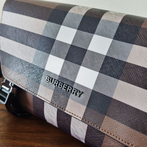 Túi nam BURBERRY* đeo chéo kẻ nâu sz 28cm  đẹp cao cấp