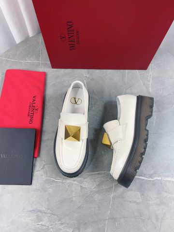 Giày nữ VALENTINO* đế cao 5cm đinh vàng đẹp sang VIP 1:1