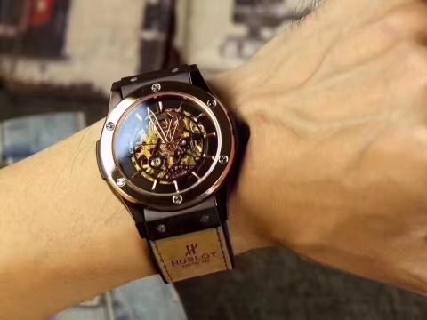 Đồng hồ Hublot cơ cực đẹp