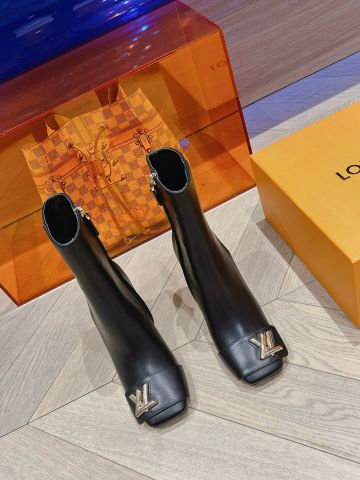 Boot LV* cổ lỡ da bò lỳ cao 10cm gót trần vân trám đẹp sang VIP 1:1