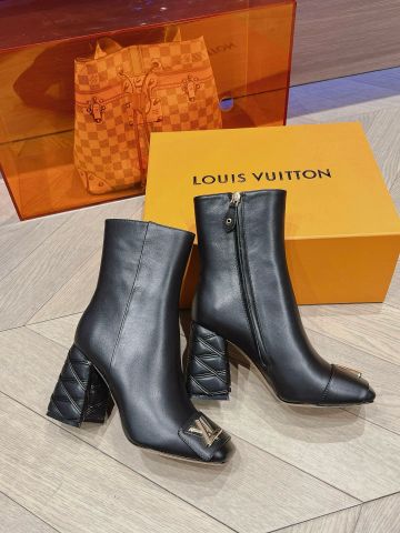 Boot LV* cổ lỡ da bò lỳ cao 10cm gót trần vân trám đẹp sang VIP 1:1