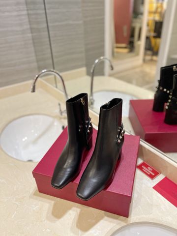 Boot VALENTINO* cổ lỡ gót vuông cao 6,5cm da bê gót đai đinh kiểu đẹp sang VIP 1:1