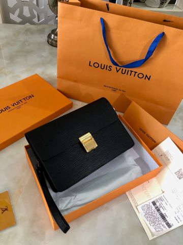 Clutch LV* da tăm ngang khoá số vàng dáng vuông vắn đẹp lịch lãm