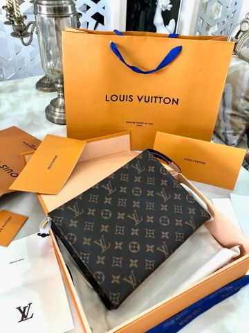 Clutch LV* nam nữ hoạ tiết Monogram nâu form vuông vắn khoá vàng đúc VIP 1:1