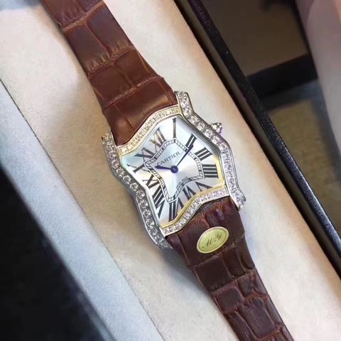 Đồng hồ cartier mặt thiết kế độc đáo