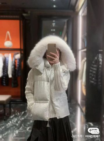 Áo phao gile nữ moncler* màu bạc mũ viền lông kiểu đẹp độc VIP 1:1