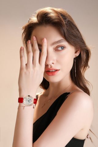 Đồng hồ nữ Cartier* dây da mặt viền kim đẹp sang SIÊU CẤP