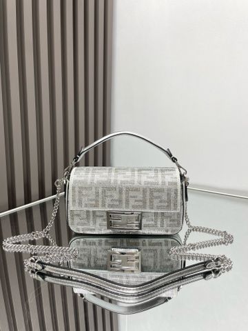 Túi xách nữ FENDI* size 19cm và 26cm màu bạc đính đá logo đẹp sang độc đáo mẫu mới VIP 1:1