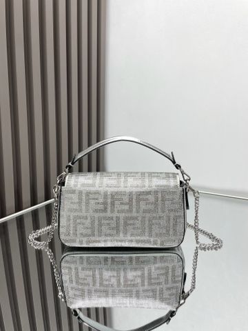 Túi xách nữ FENDI* size 19cm và 26cm màu bạc đính đá logo đẹp sang độc đáo mẫu mới VIP 1:1