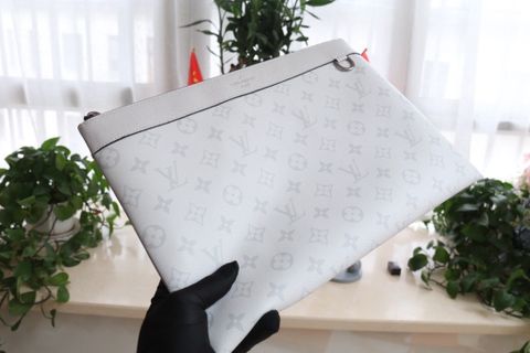 Clutch LV* nam nữ da bò mêmg hoạ tiết Monogram đẹp cao cấp