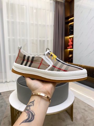 Giày slip on nam Burberry* kẻ có 2 màu