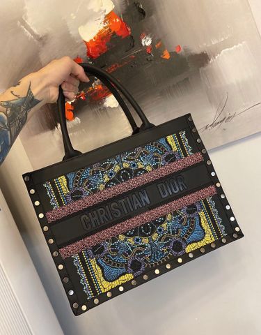 Túi xách nữ Dior* book tote mẫu mới size 36cm da bò thêu hoạ tiết viền đinh bạc đẹp sang
