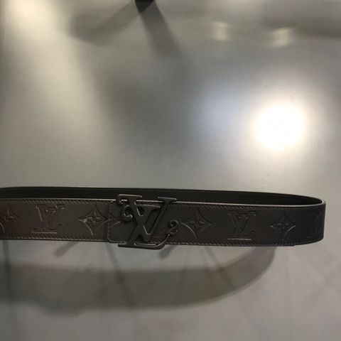 Belt nam LV* bản 4cm dây da bò dập Monogram