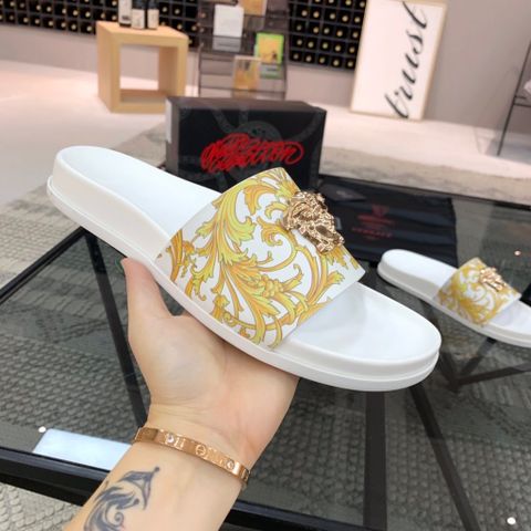 Dép nam VERSACE* quai da bò in hoạ tiết logo vàng đẹp cao cấp