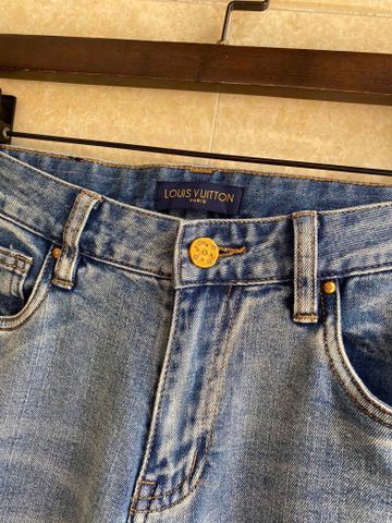 Quần jeans nam LV* túi sau phối Monogram xám đẹp cao cấp