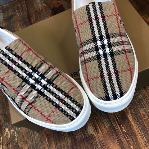 Giày slip on nam Burberry* kẻ đẹp SIÊU CẤP