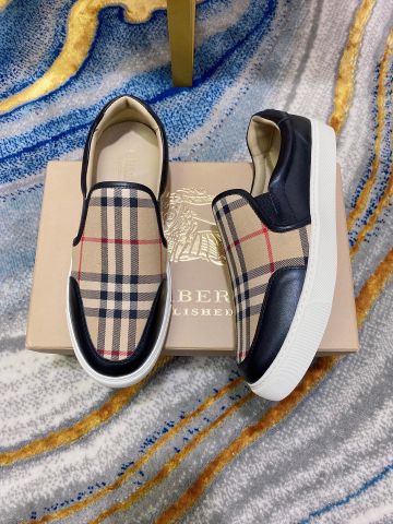 Giày slip on nam Burberry* kẻ đẹp SIÊU CẤP